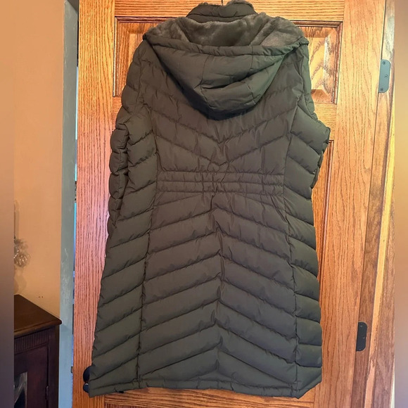 NWT DKNY Army Green Puffy winter coat - Picture 2 of 11